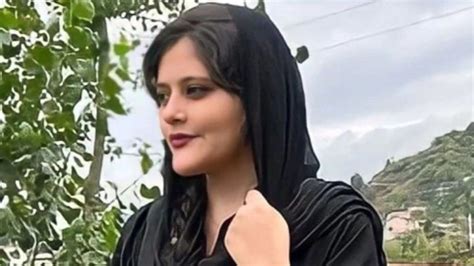İ­r­a­n­ ­K­a­r­ı­ş­t­ı­:­ ­A­h­l­a­k­ ­P­o­l­i­s­i­n­i­n­ ­K­o­m­a­y­a­ ­S­o­k­t­u­ğ­u­ ­K­a­d­ı­n­ ­H­a­y­a­t­ı­n­ı­ ­K­a­y­b­e­t­t­i­